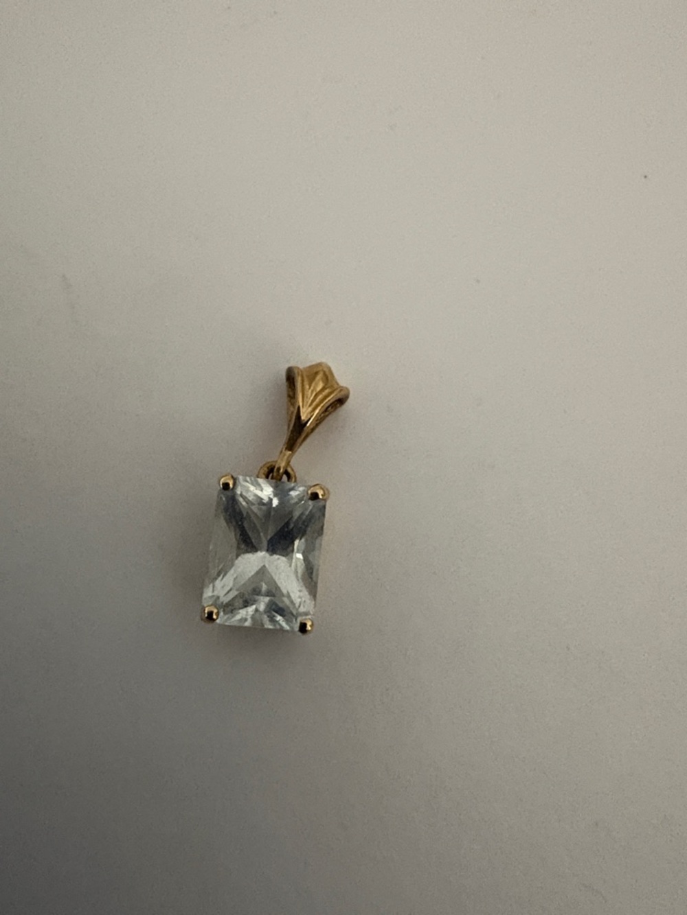 14kt Gold Aquamarine Stone Pendant